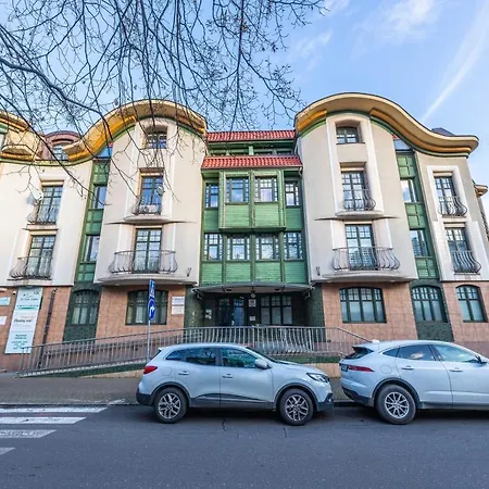 Glow Apartments, Meriwa